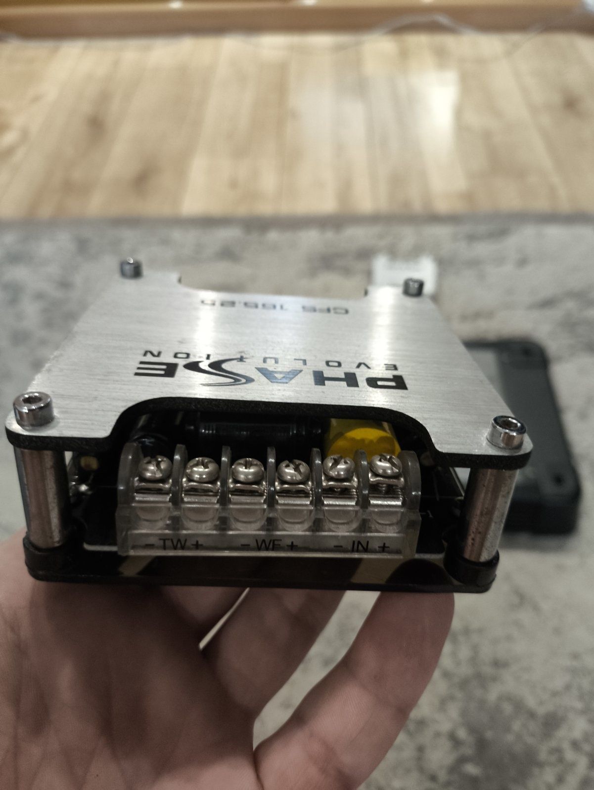Phase Evolution RS4: усилитель и два кроссовера 

1