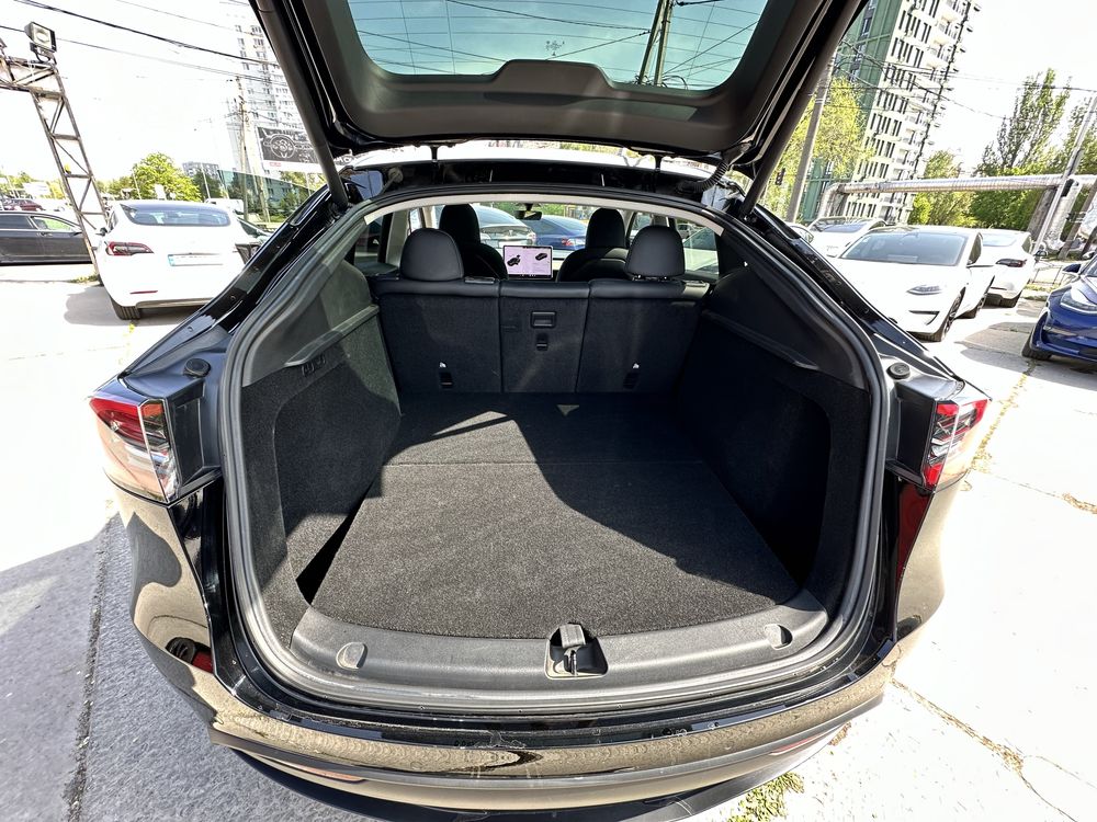 Tesla model Y Dual motor