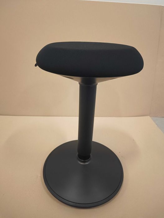 Stołek hoker biurowy z antypoślizgowym spodem i funkcją kołysania