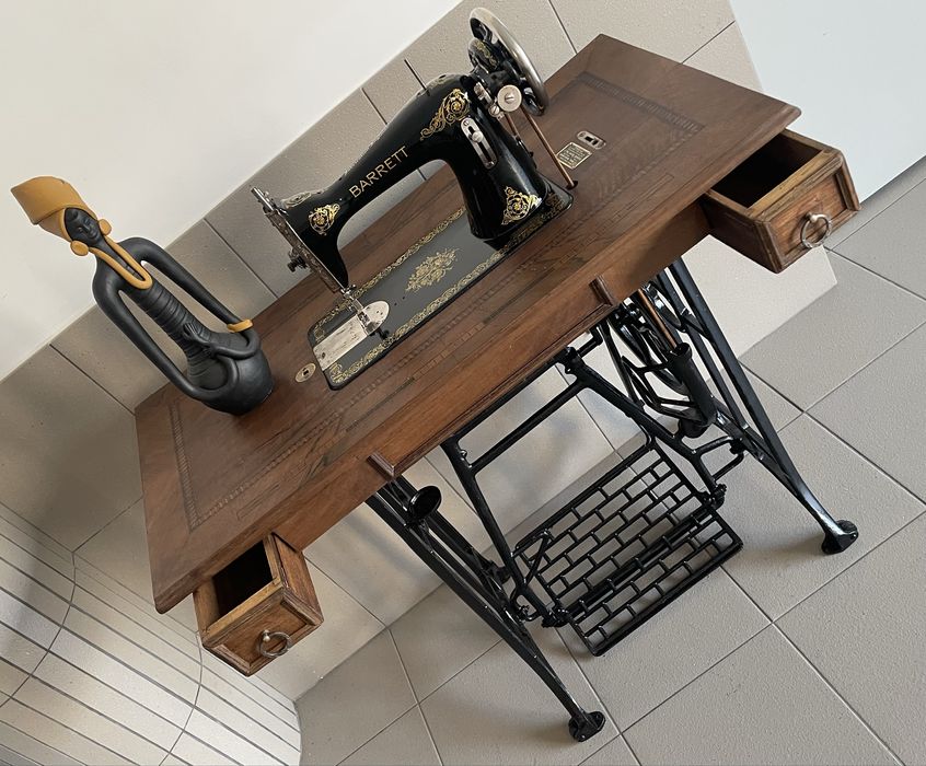 Máquina de costura Barrett, restaurada