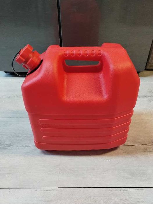 Wzmacniany kanister na paliwo 20L z wykręcanym lejkiem