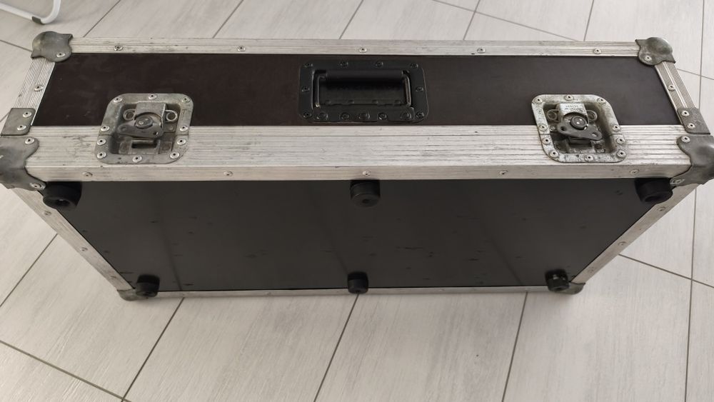 Pedalboard aluminium + case