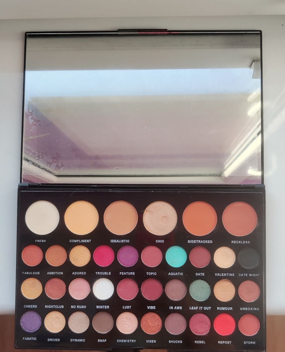 Paleta cieni REVOLUTION