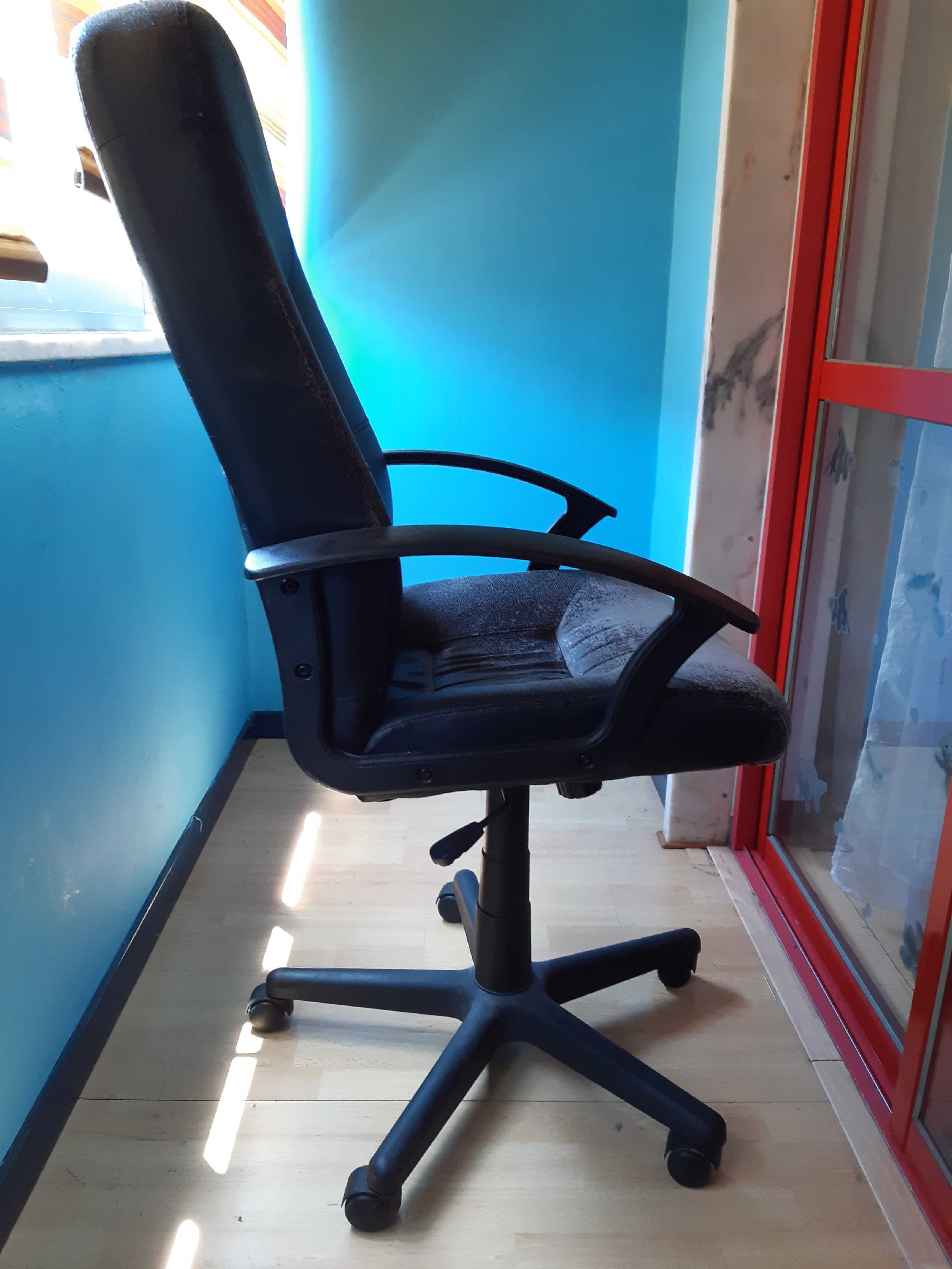 Cadeira Escritório e Quarto com Rodas e Inclinação e Altura ajustável