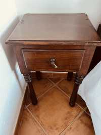 Mesa de cabeceira vintage retro madeira castanha