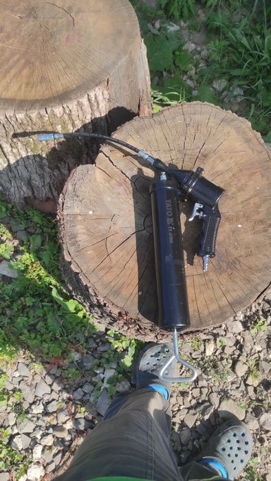 пневмошприц для салідолу YATO