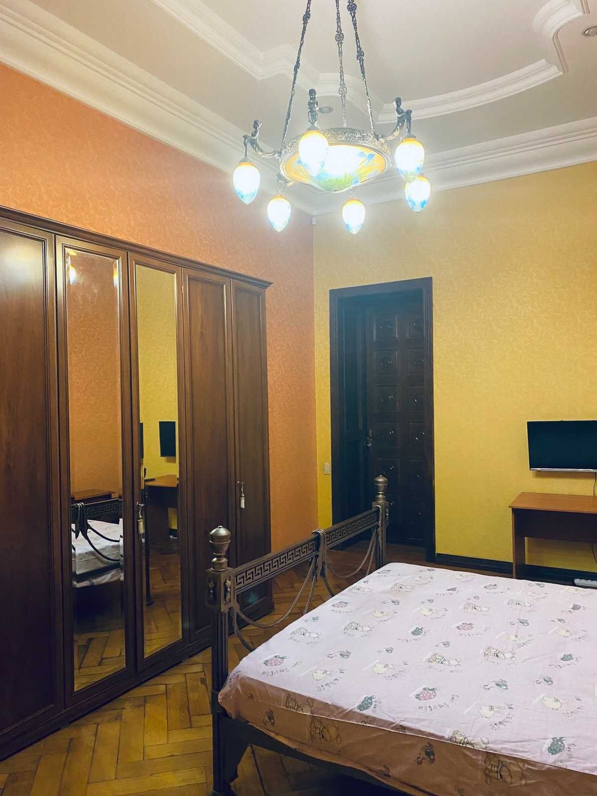 6-кімнатна квартира на вул. Дерібасівська