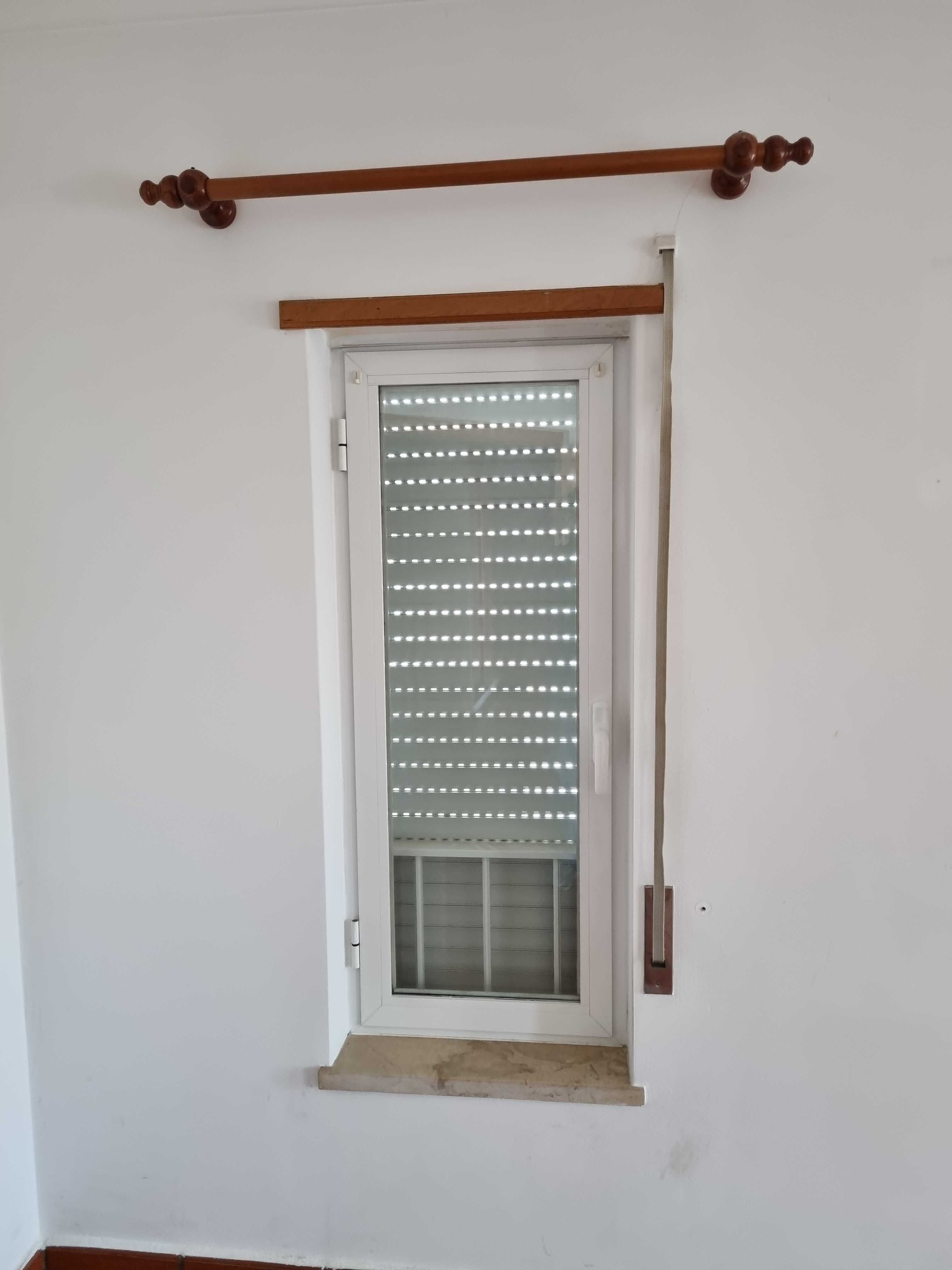 Conjunto varões para cortinado, em madeira, c/ 1.00 m + acessórios