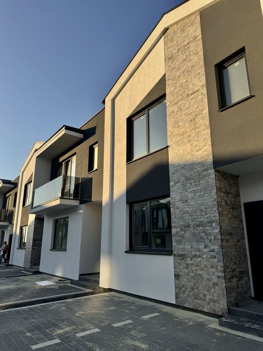 Продаж сучасних котеджів, «New Village».