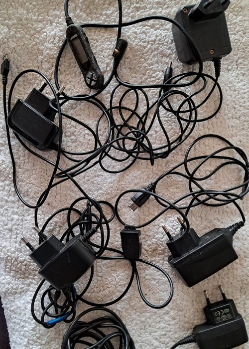 Продаю зарядное к телефонам