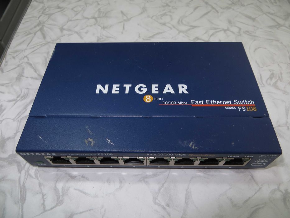 Комутатор Netgear FS108 v2