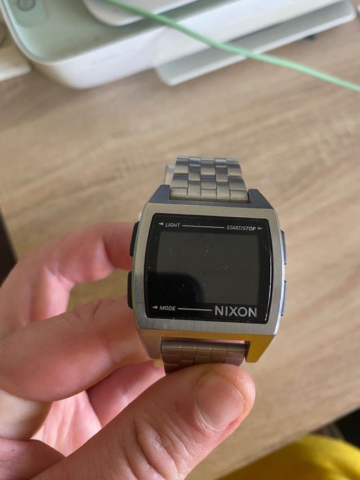 Relógio NIXON com caixa