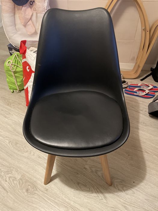 Cadeira chales eames com almofada