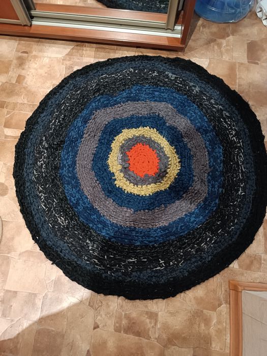 Продам в'язаний коврик.