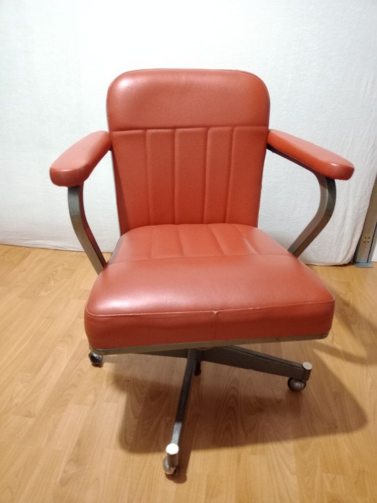 Cadeira vintage vermelha
