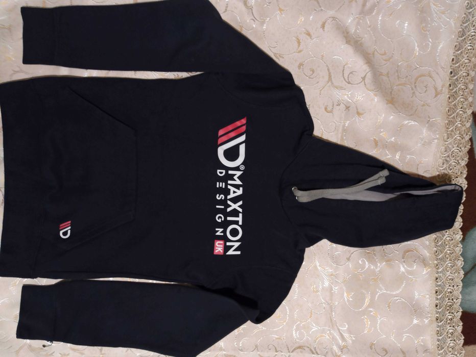 Продам кофту на хлопчика (9-10 років, на зріст 130-140 см)