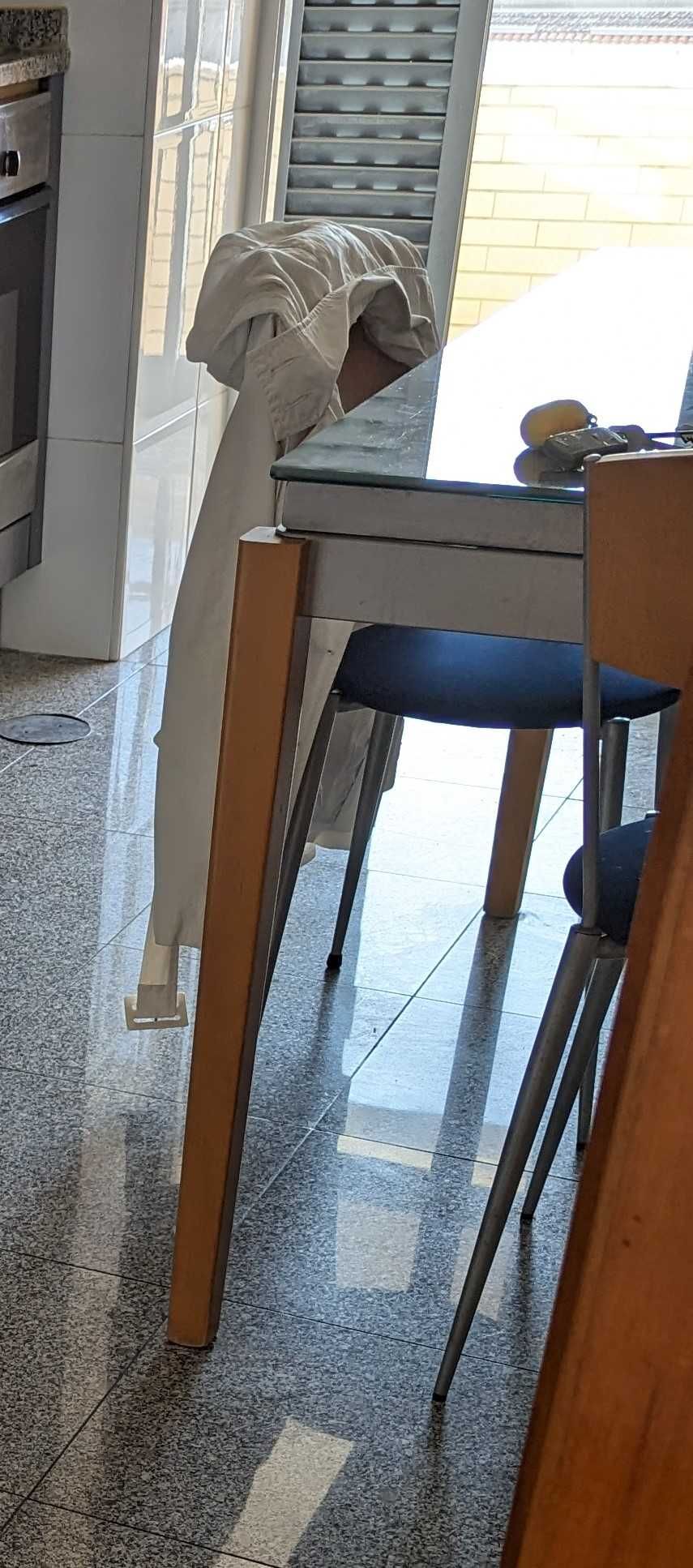 Mesa extensível em vidro temperado / Kitchen table