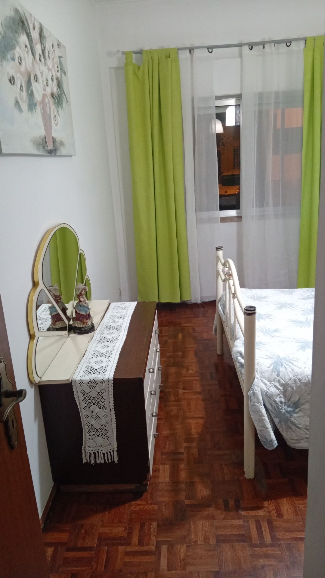Alugo quarto  -- Odivelas
