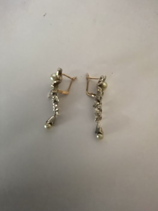 Par de brincos em ouro e prata