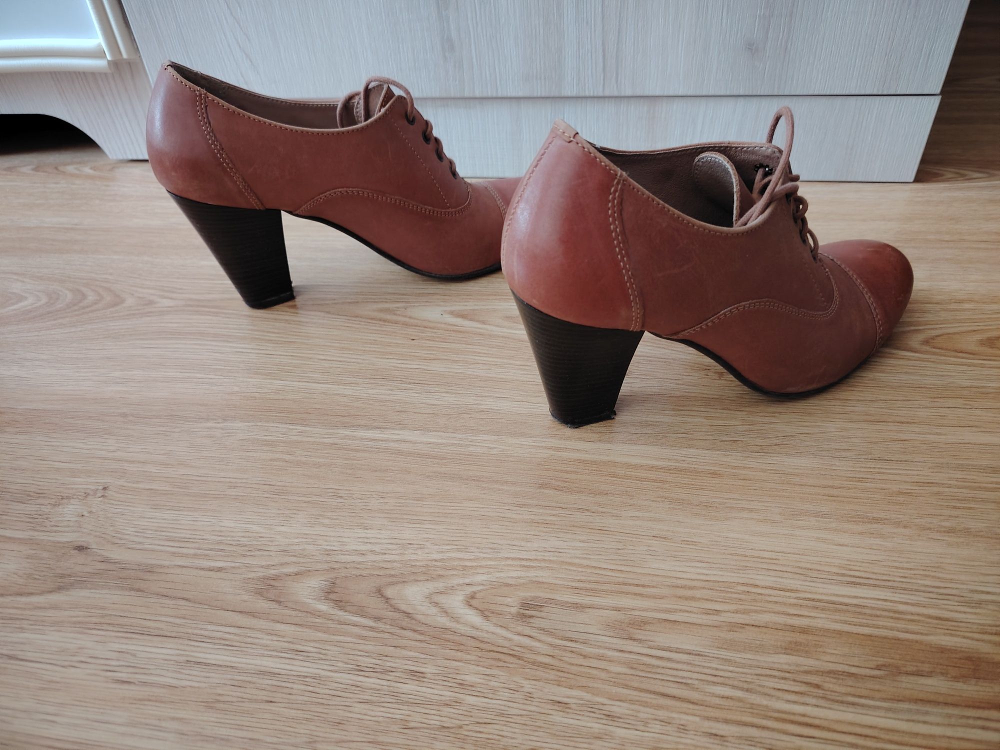 Buty wiosenne lasocki