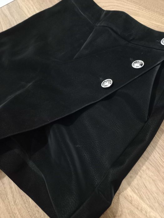 Spódnico-spodnie Guess imitacja skóry zamsz