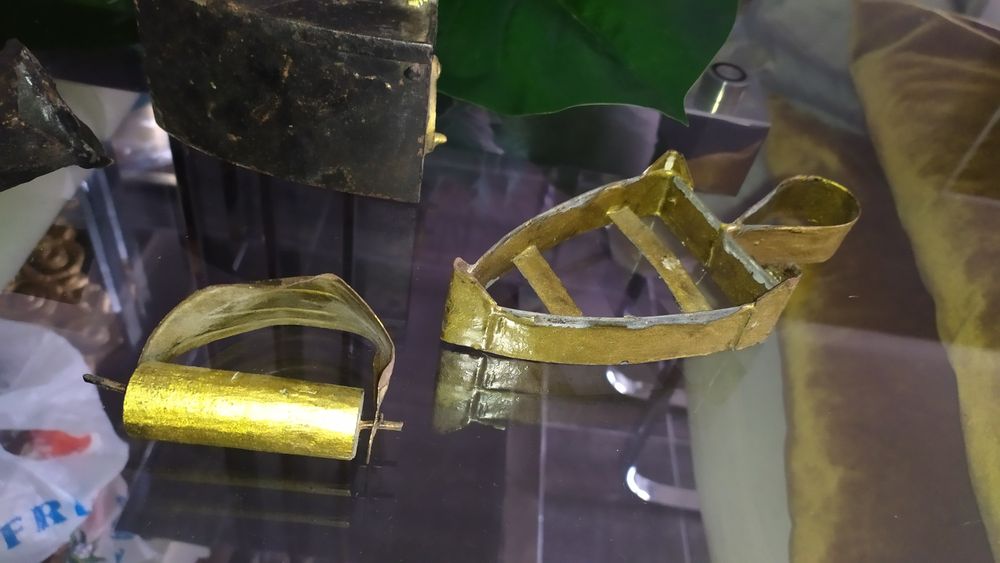 Ferro antigo e raro com base para menina brincar ( + 70 anos)