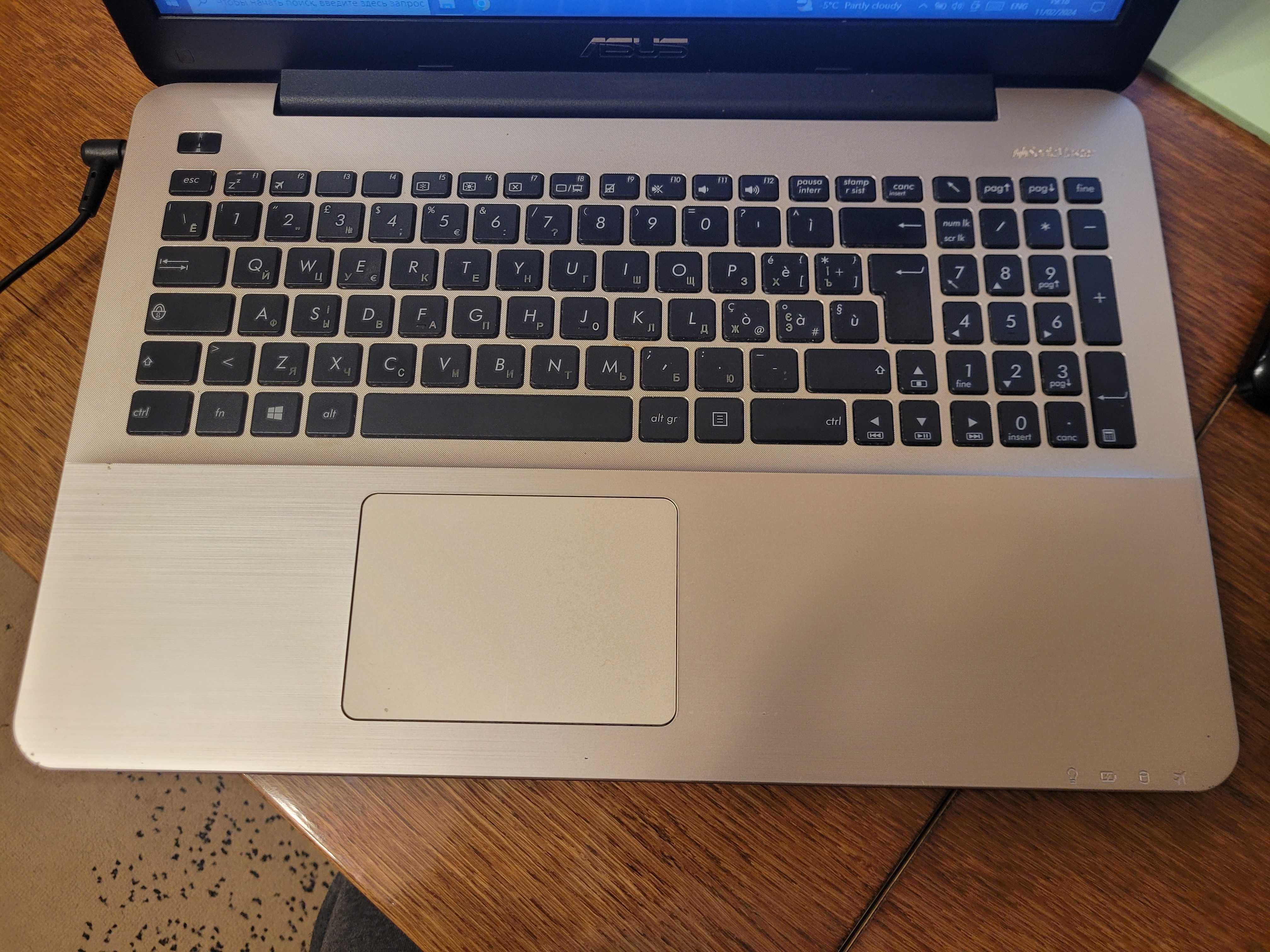 Asus F555L ноутбук