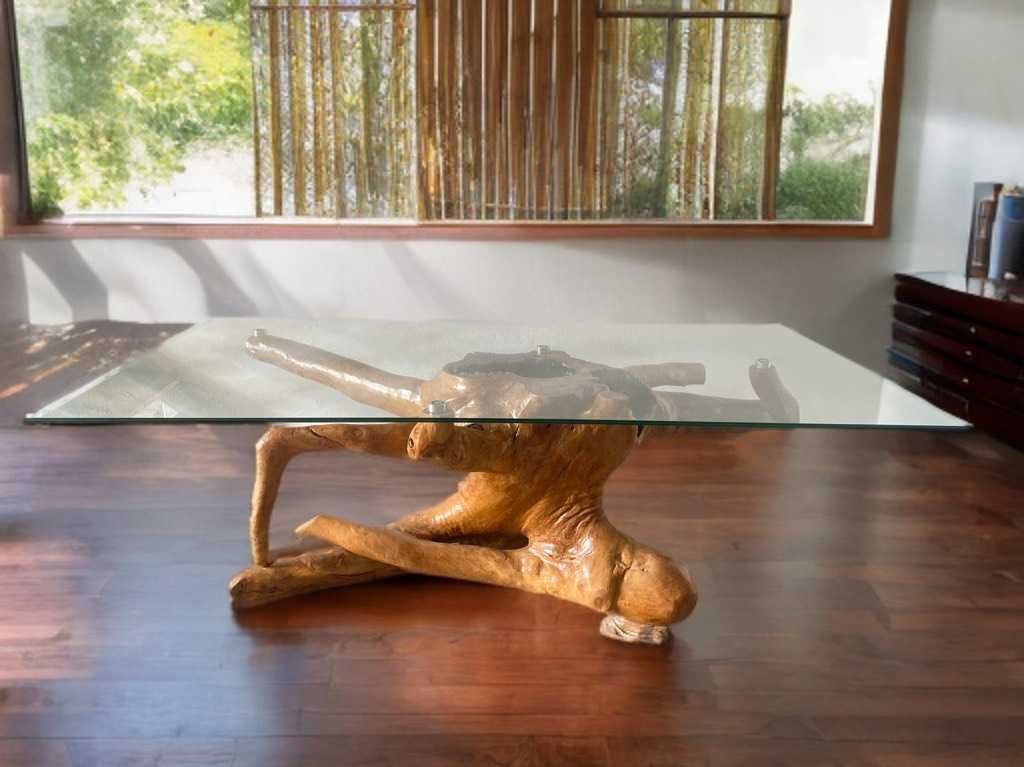 Mesa em Madeira Maciça de Eucalipto e Vidro