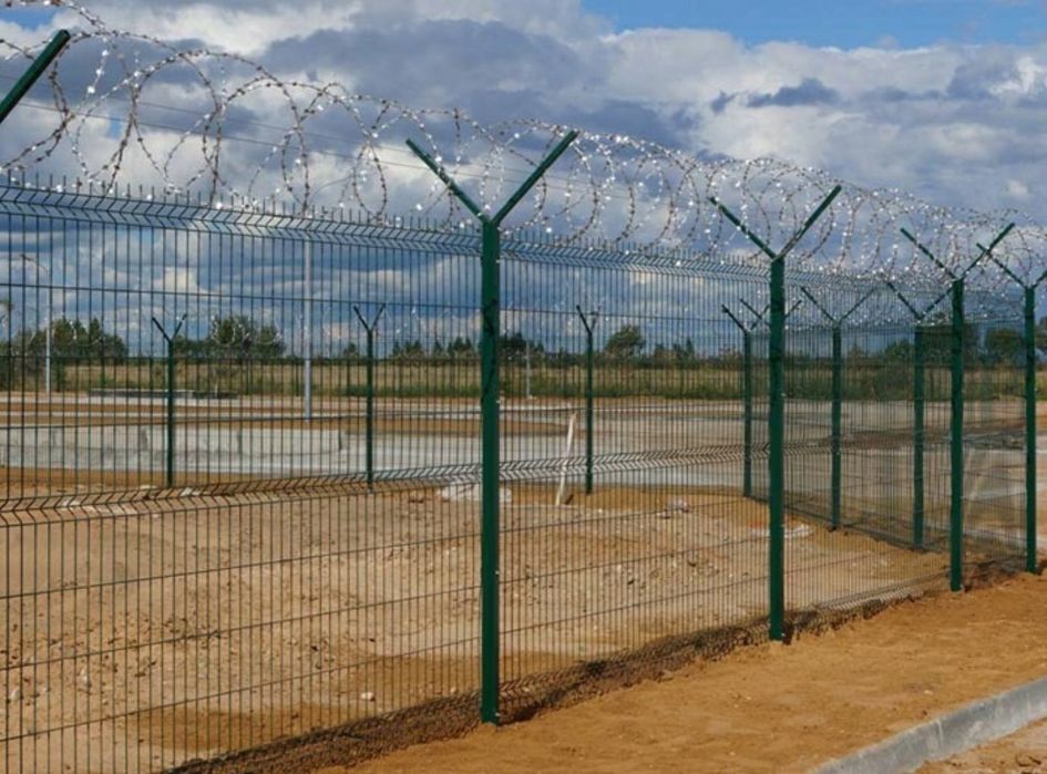 Забор из сетки в ППЛ - сетка для ограждения 3D скидки до 25%