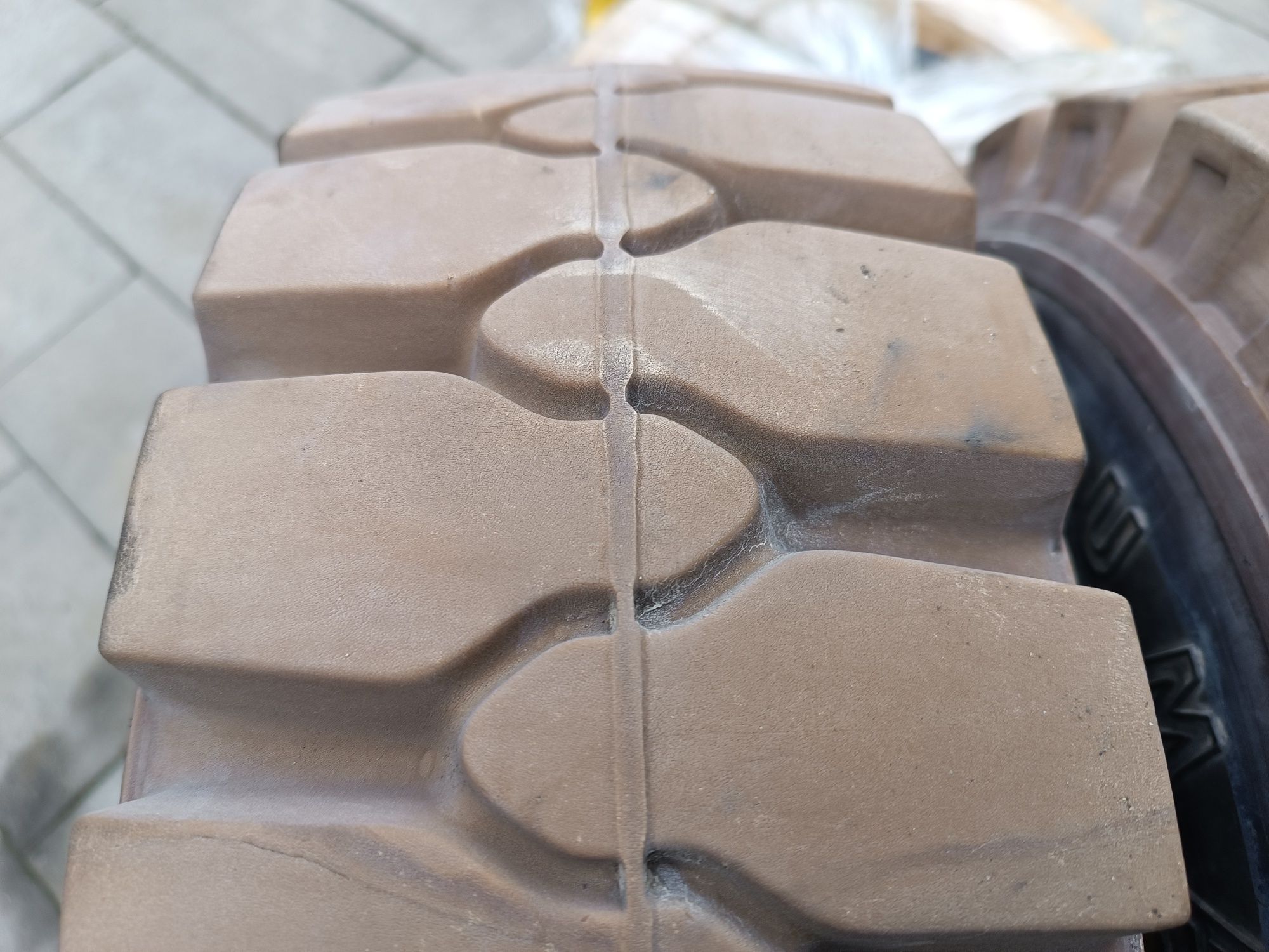 Opony pelne 21x8-9 Gumasol białe wózek widłowy-nowe-