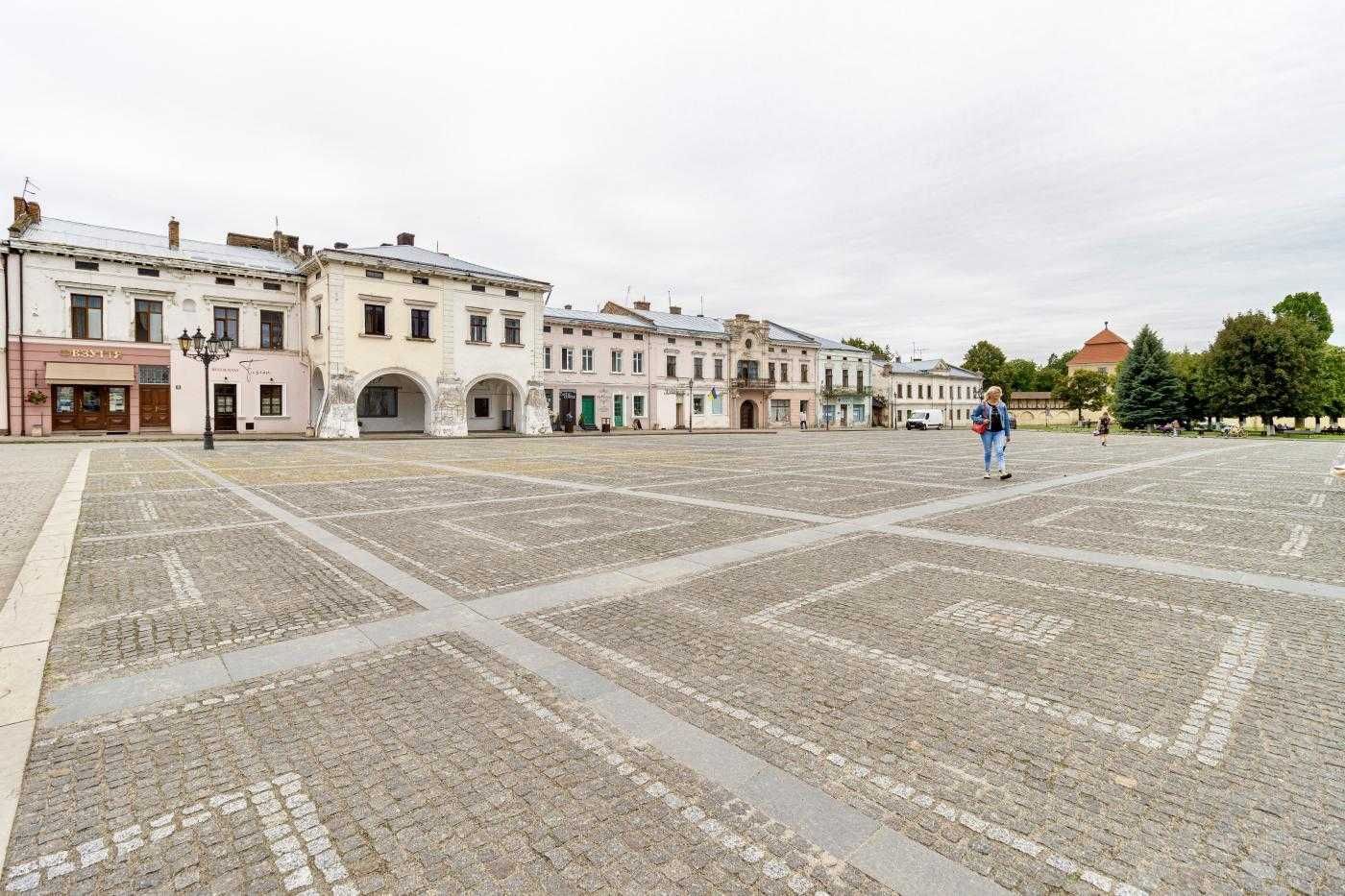 Продаж/ фасадне приміщення/ ремонт/ пл.Вічева/ Жовква