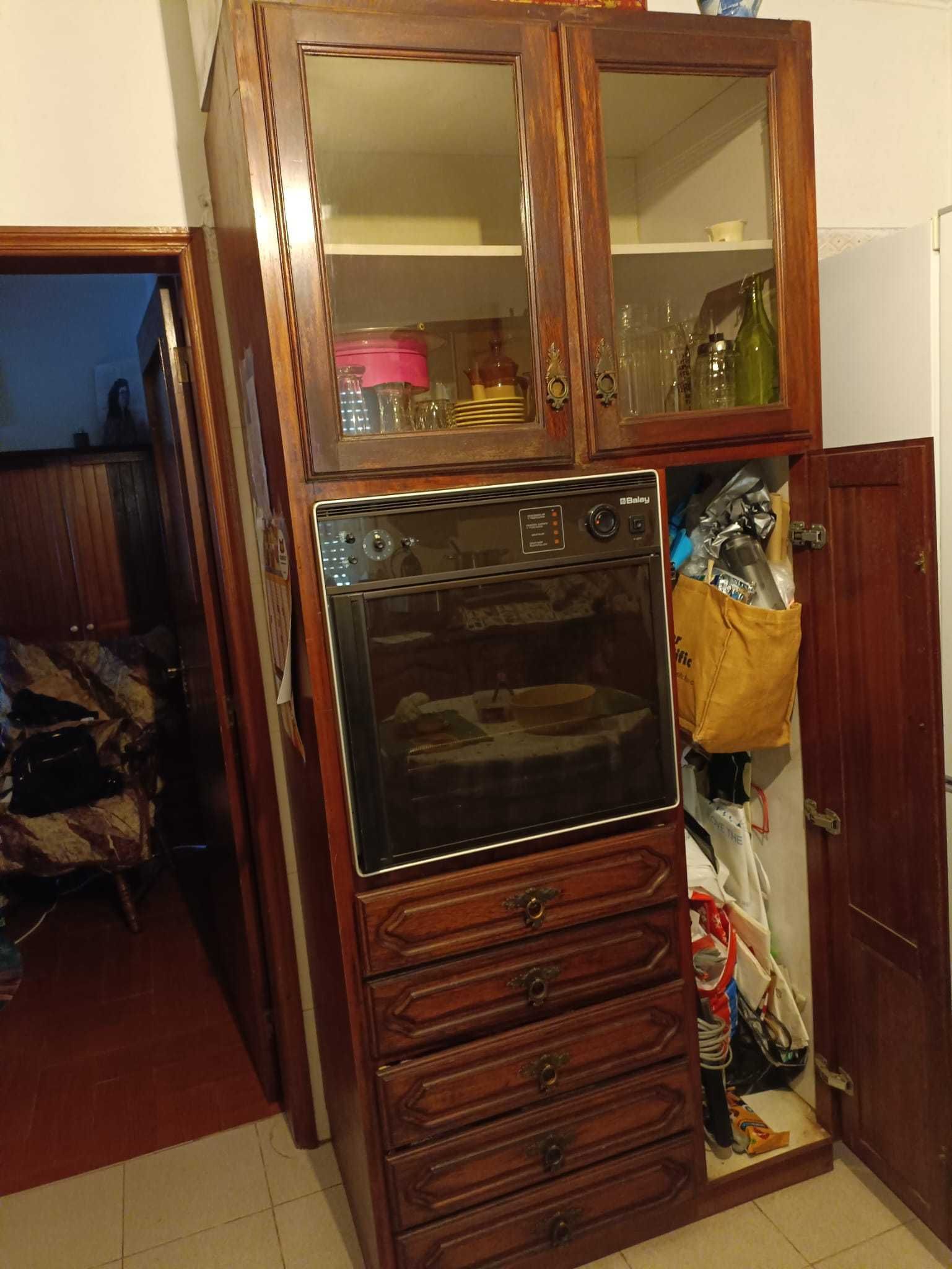 Armário Antigo de Cozinha com Forno Balay Funcional - estilo retro