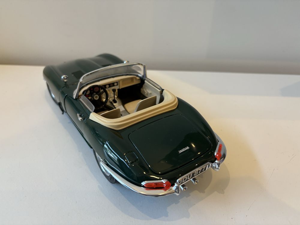 Model Jaguar E Type 1:18 BBurago Burago (maisto welly)