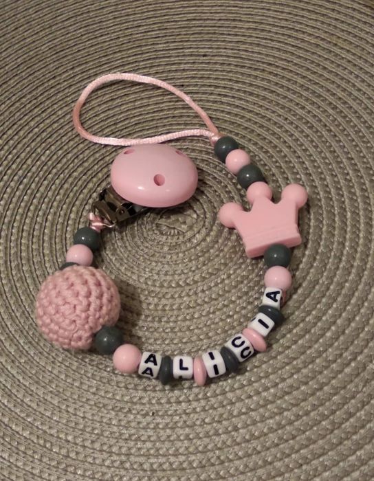 Prendedores de chupeta e porta chaves