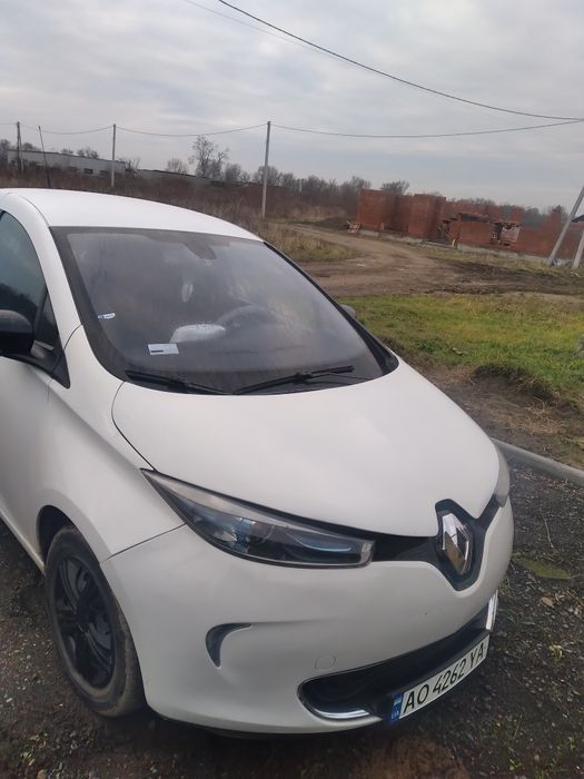 Продам рено зоя 2015
