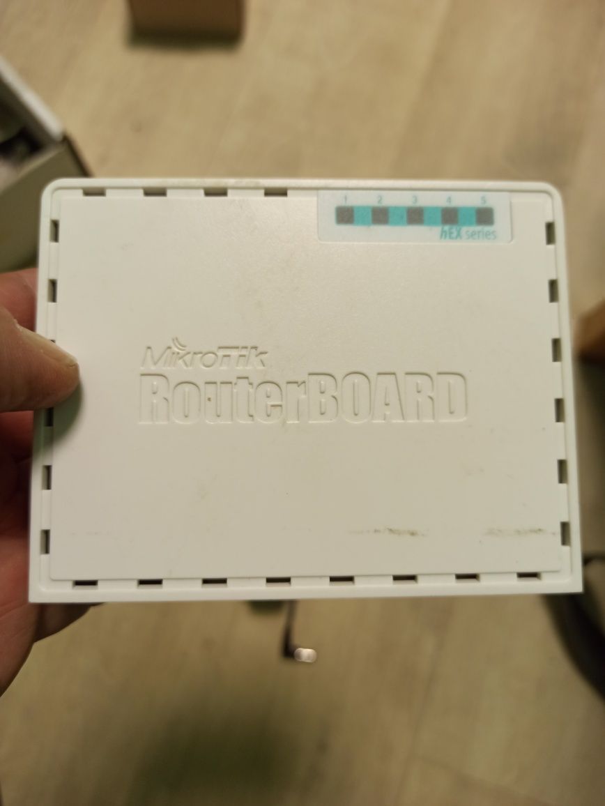 Маршрутизатор RB750Gr3