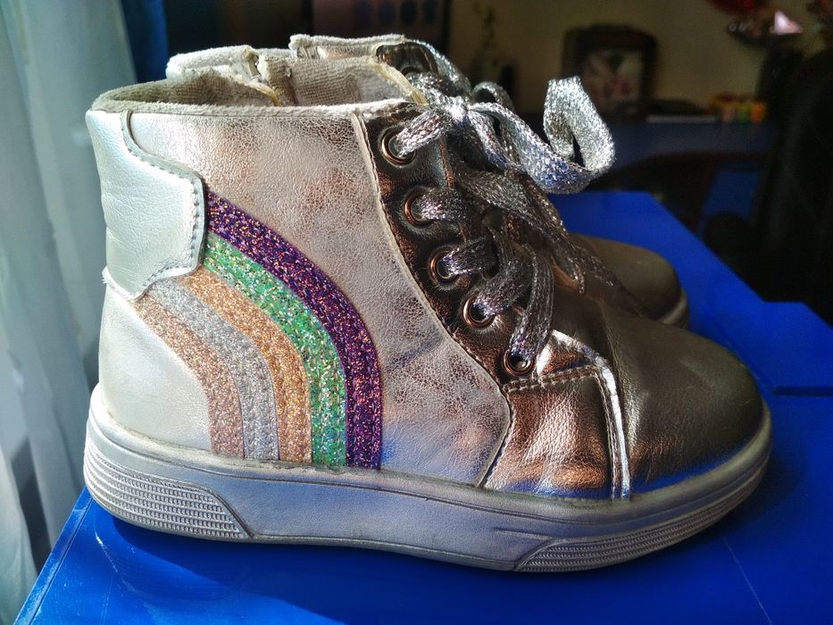 Красивые ботинки для девочки