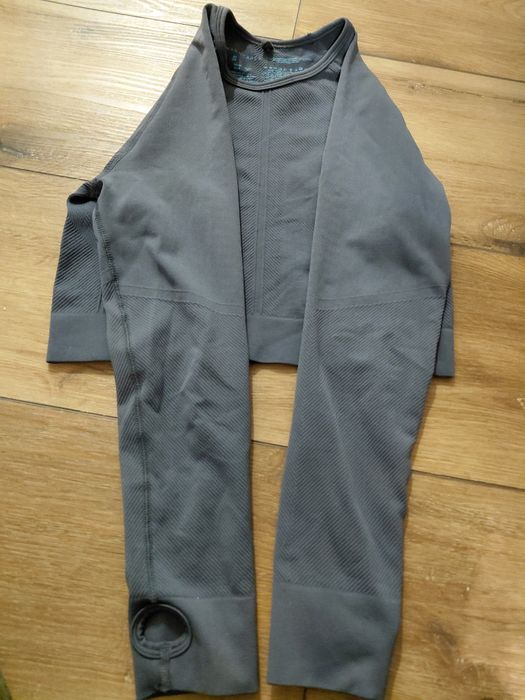 Obcisła bluzka na siłownię Primark rozmiar S