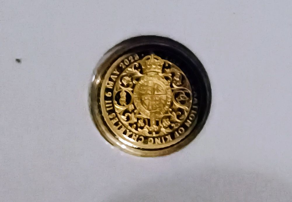 Moeda comemorativa Coroação Rei Carlos III - UK , ouro