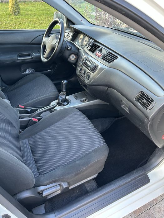 Ціну знижено! Продається надійний сімейний автомобіль Мітсубісі Ланцер