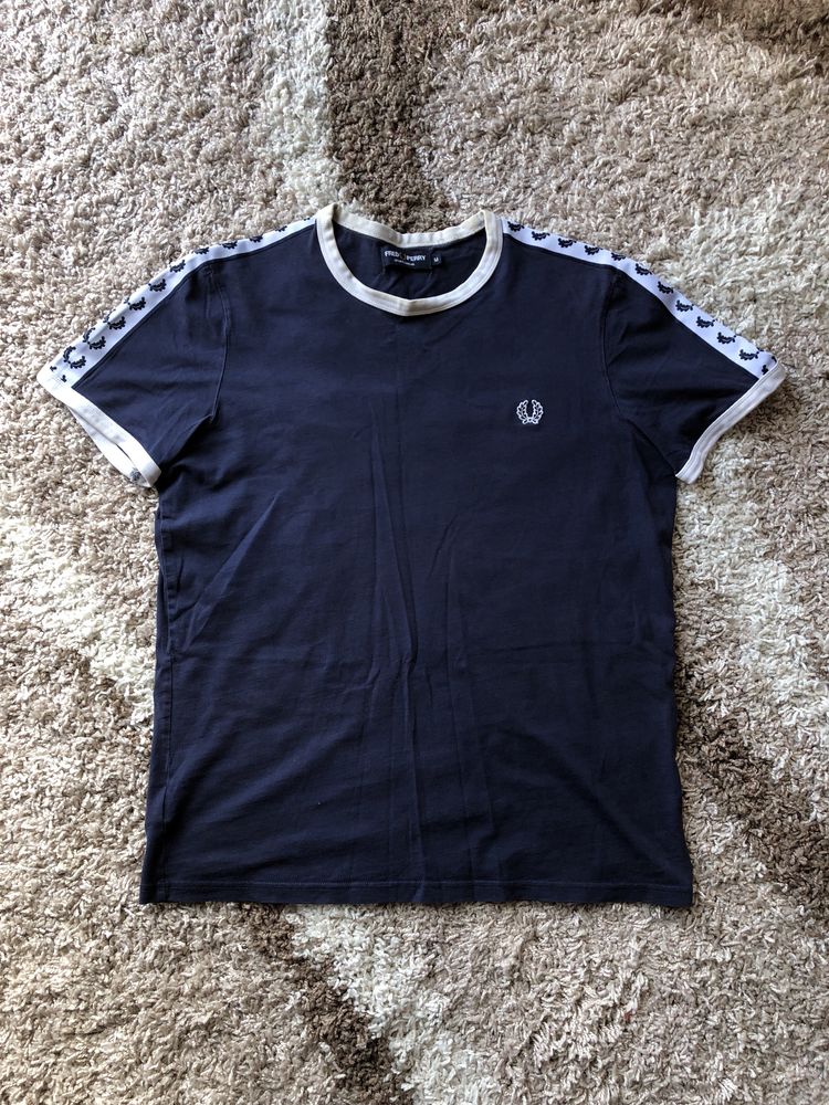 Футболка Fred Perry с лампасами