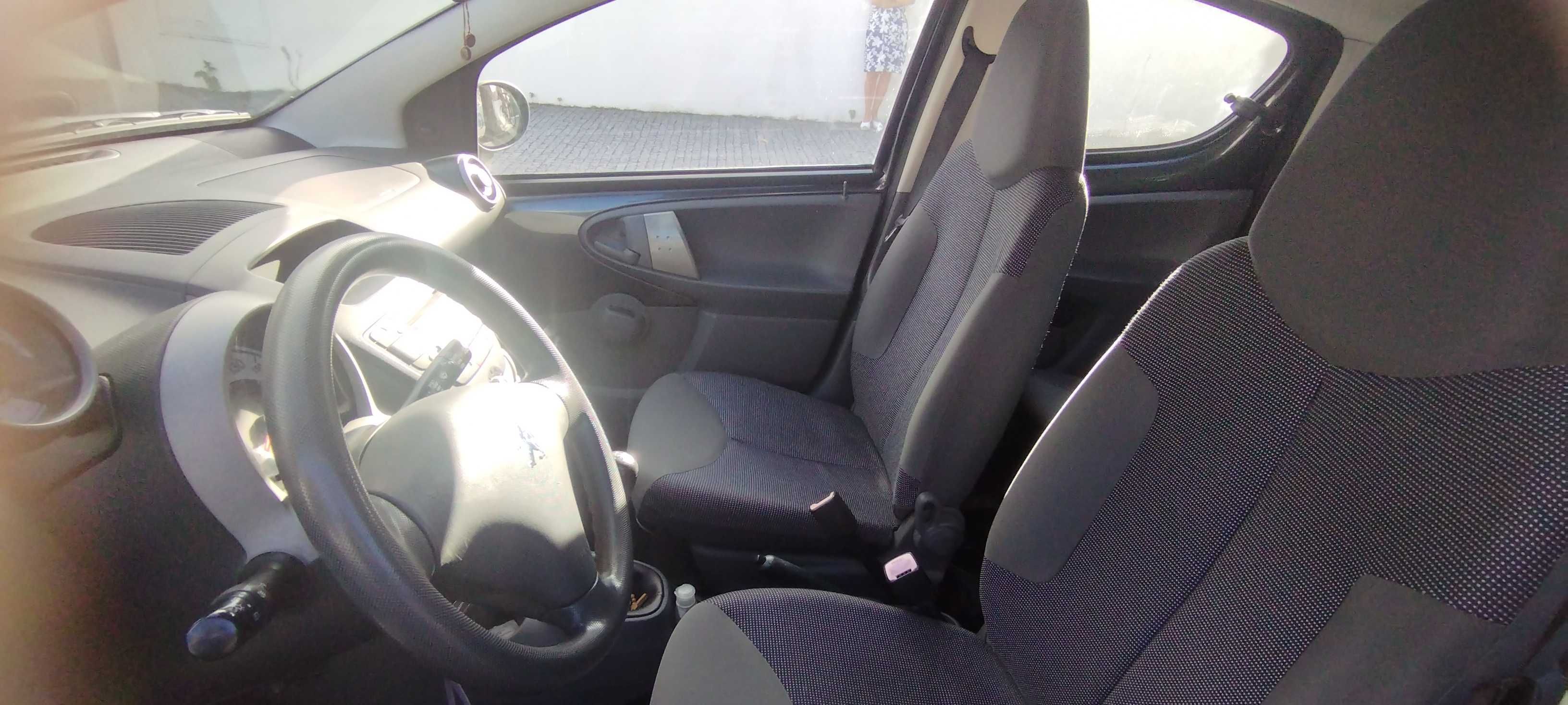 vendo carro usado muito estimado