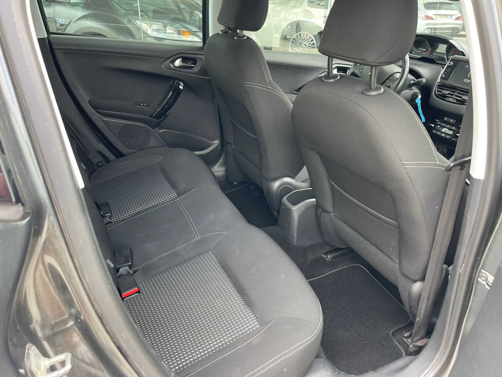Carro em excelentes condições 1200 de cilindrada