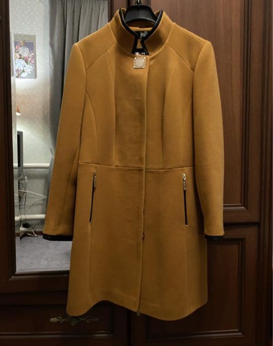 Жіноче пальто жовте