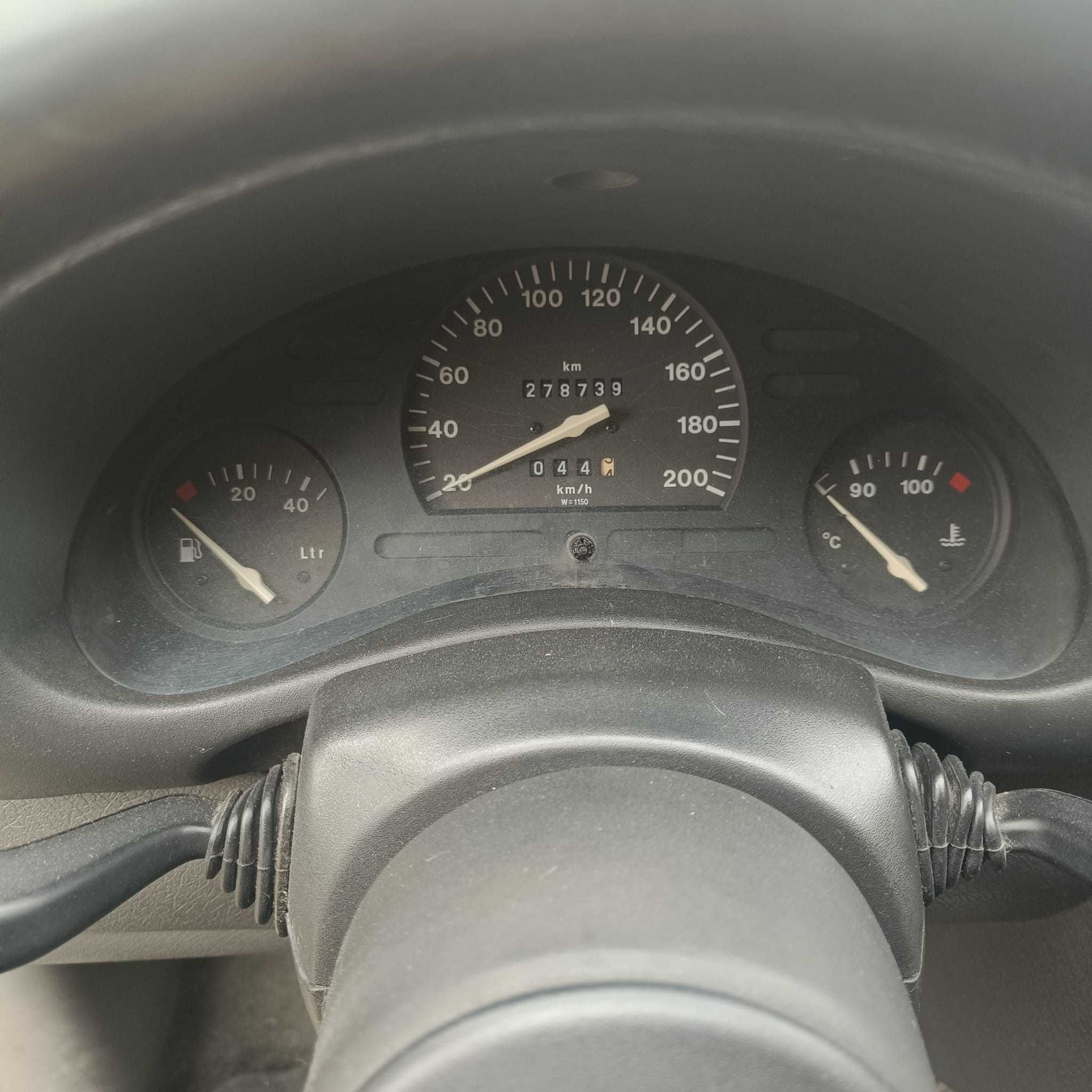 Opel Corsa 96, inspeção e IUC pagos maio 2025.