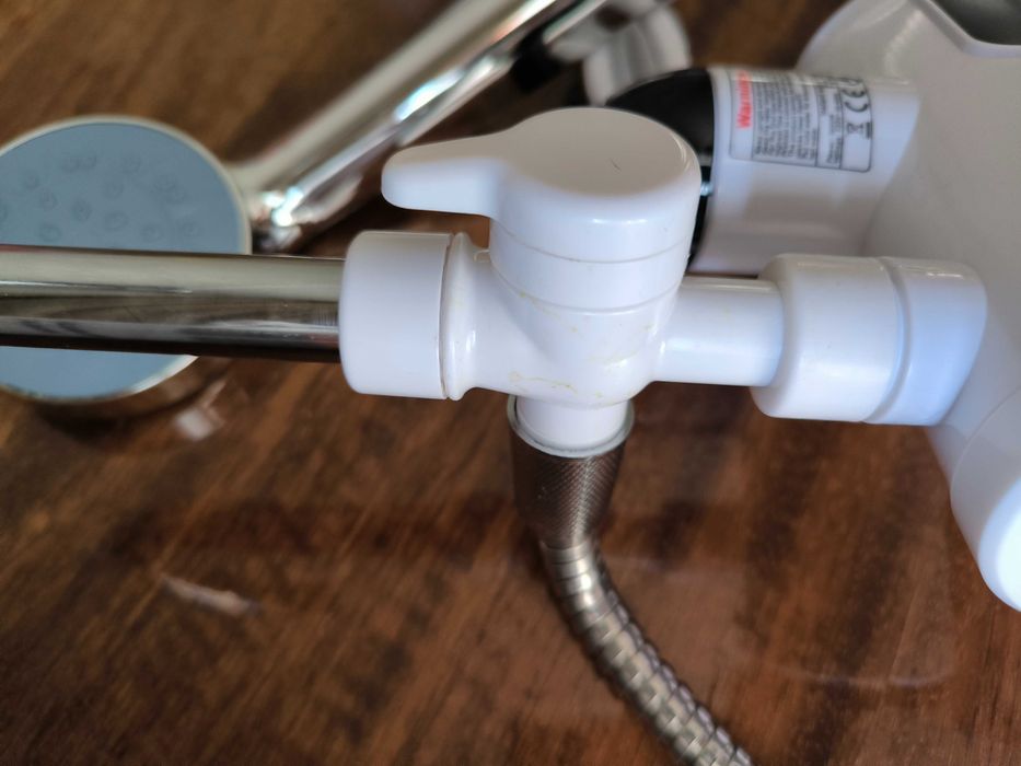 Кран проточный водонагреватель с душем, 3 кВт