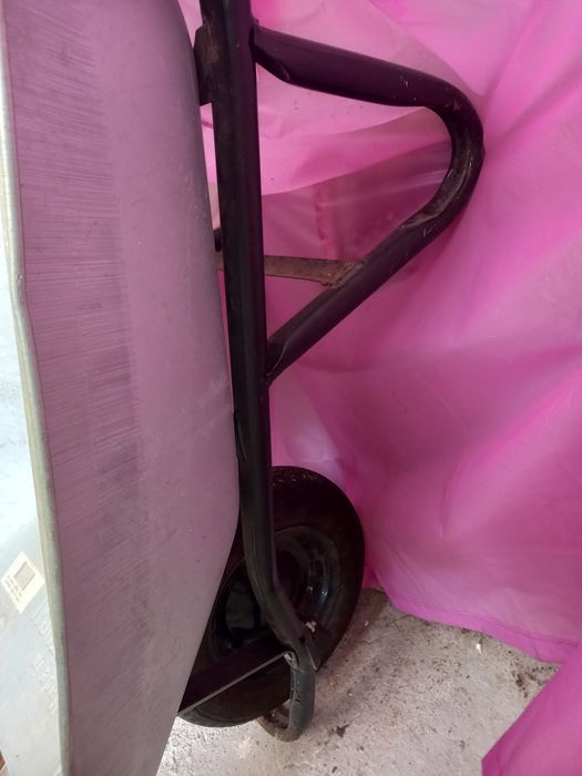 Carrinho de mão em bom estado