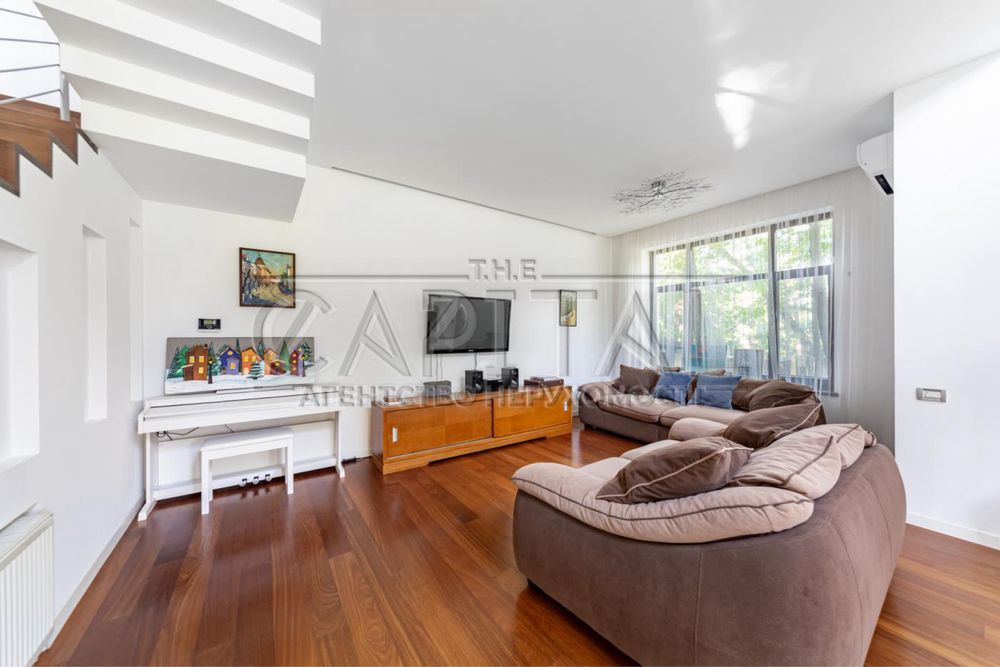 Київ, Святошинський район, вул. Патріарха Володимира Романюка 300м2