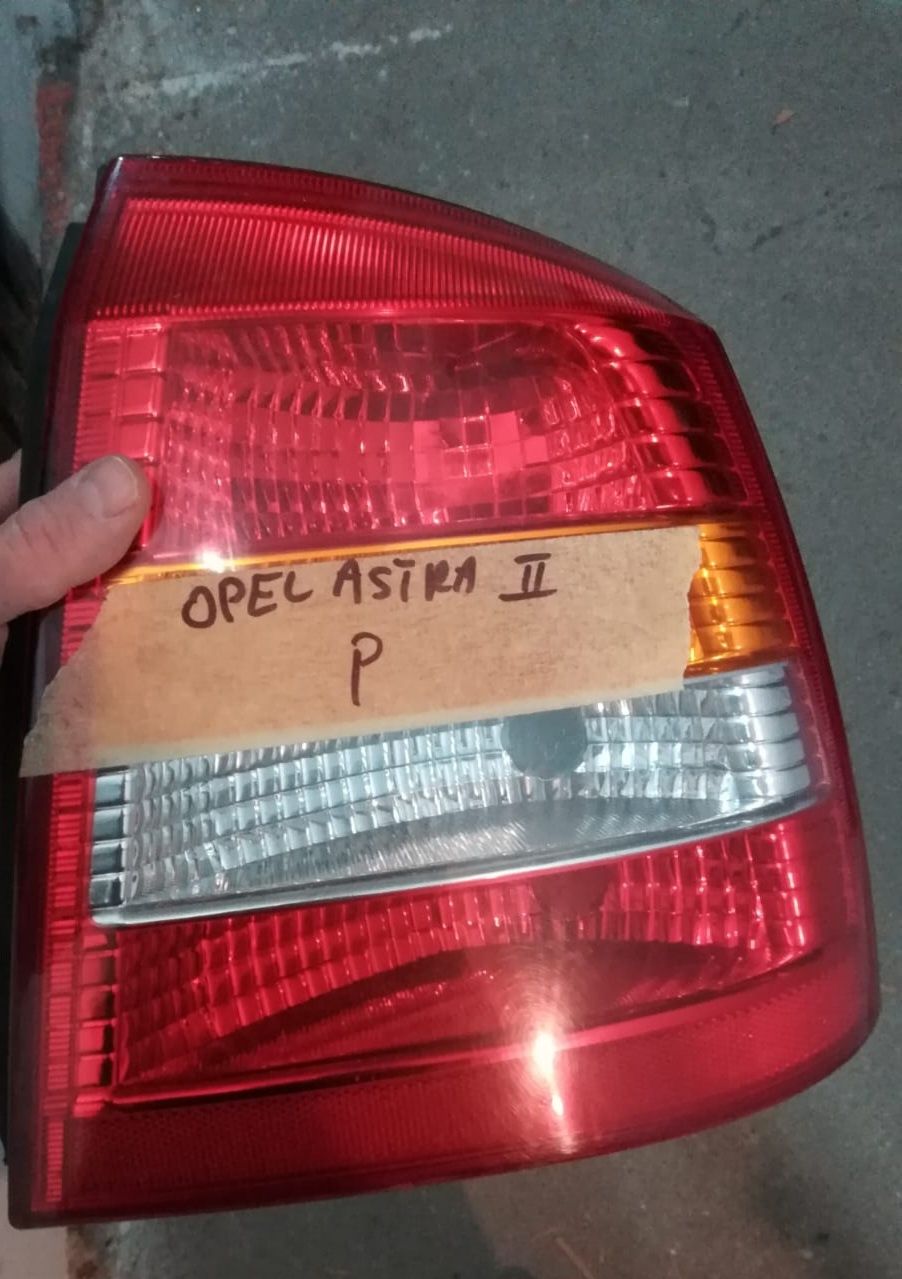 Lampa tylna prawa Opel Astra II 2 G
Przepraszam za późną porę, a