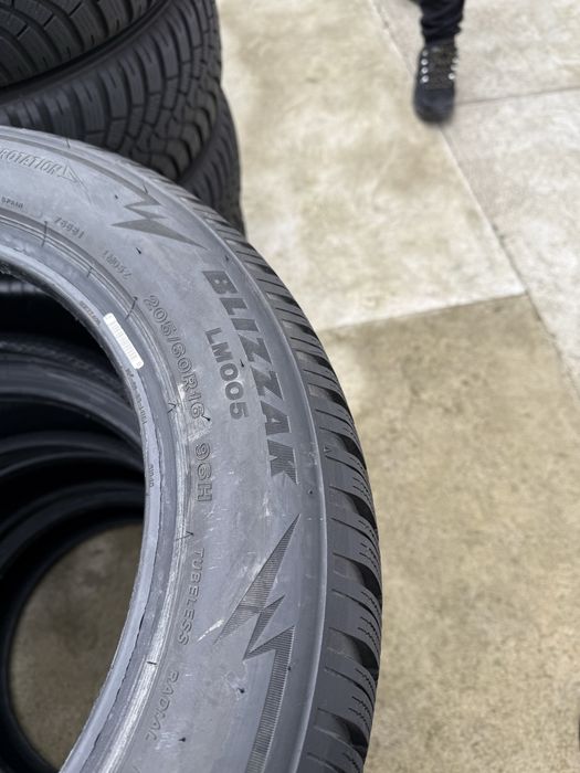 205/60/16 Bridgestone Blizzak Lm005